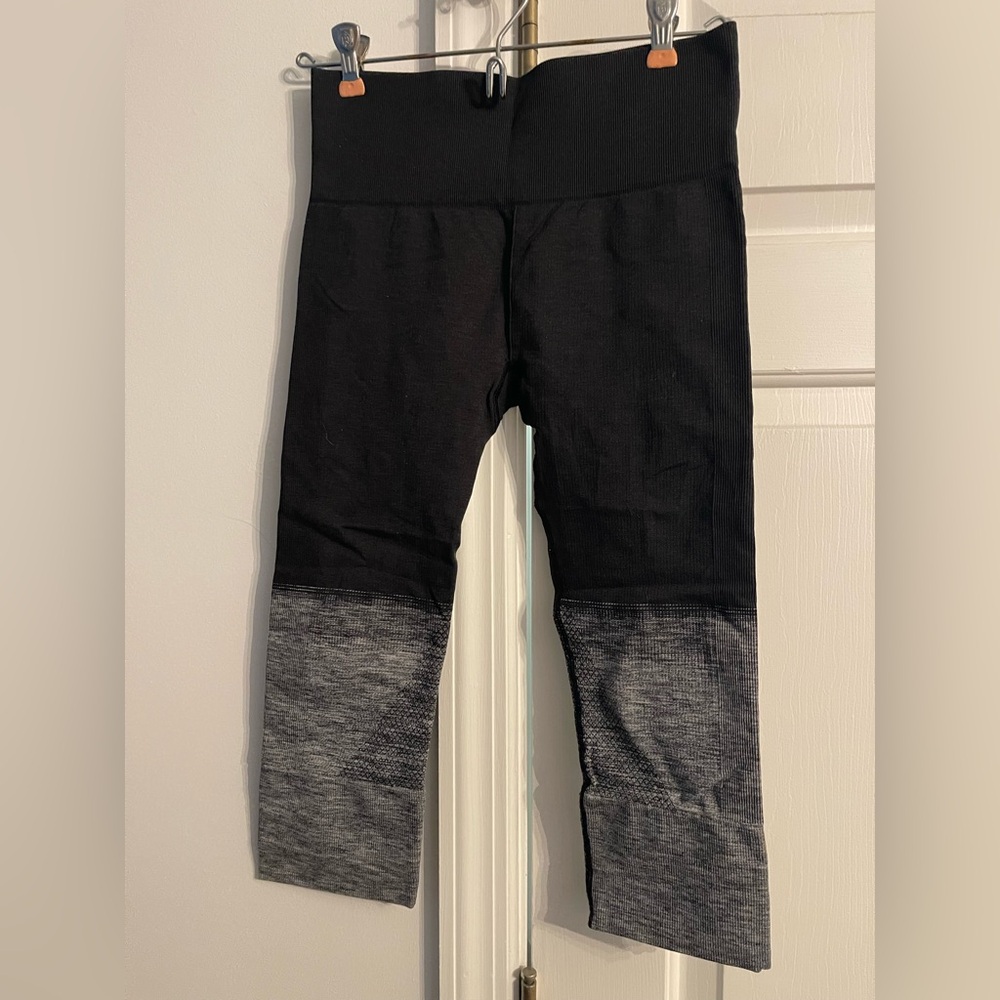 lululemon black & gray seamless leggings / size 4